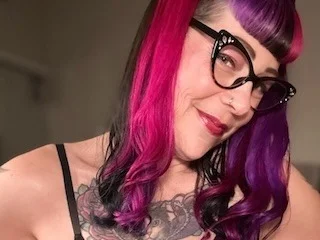 Skylar_Bird Grey Eyes webcam from Canada