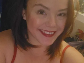 Sweet_Peachxox Woman webcam from United Kingdom